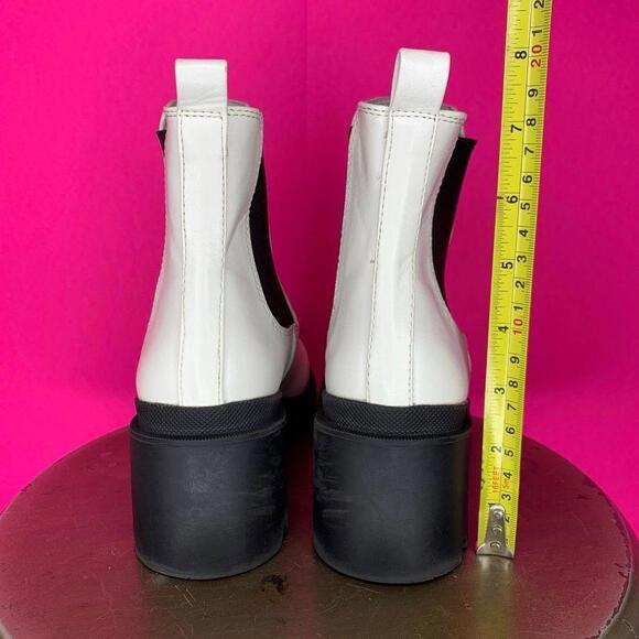 Lulus White Faux Leather Lug Sole Block Heel Chelsea Boot Size 6 - Picture 4 of 6